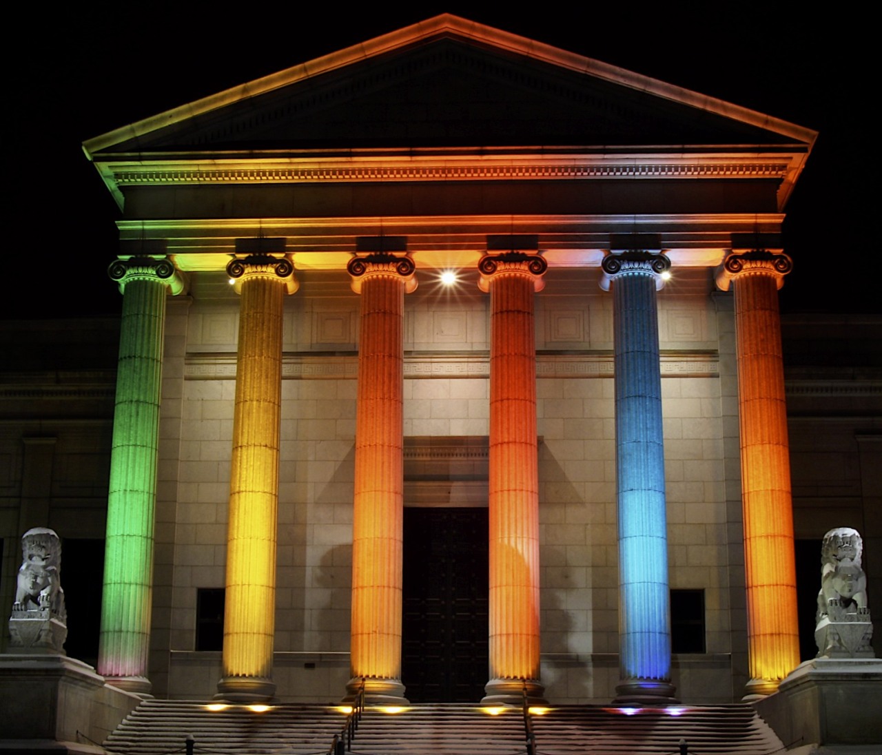 The Minneapolis Institute of Arts looks great tonight.
