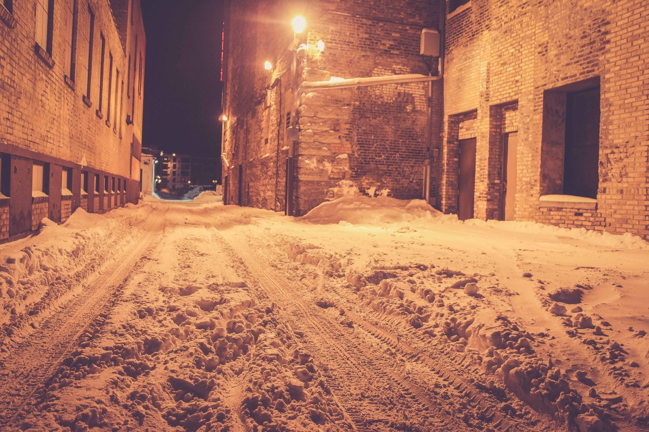 There’s something about these cold and snowy downtown alleys that I can’t get enough of.