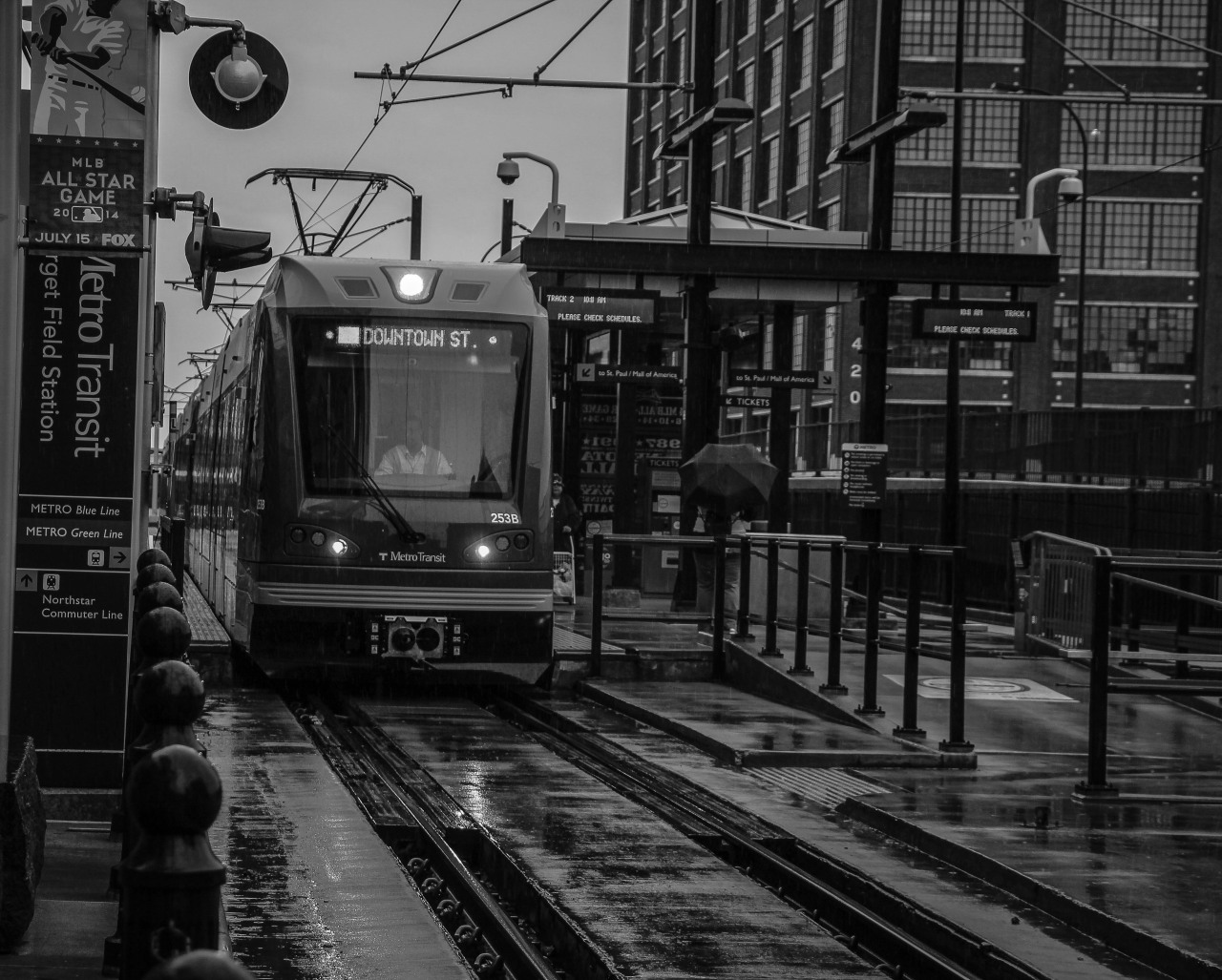 A few pictures I got from riding the Green Line between Minneapolis and St. Paul this weekend.