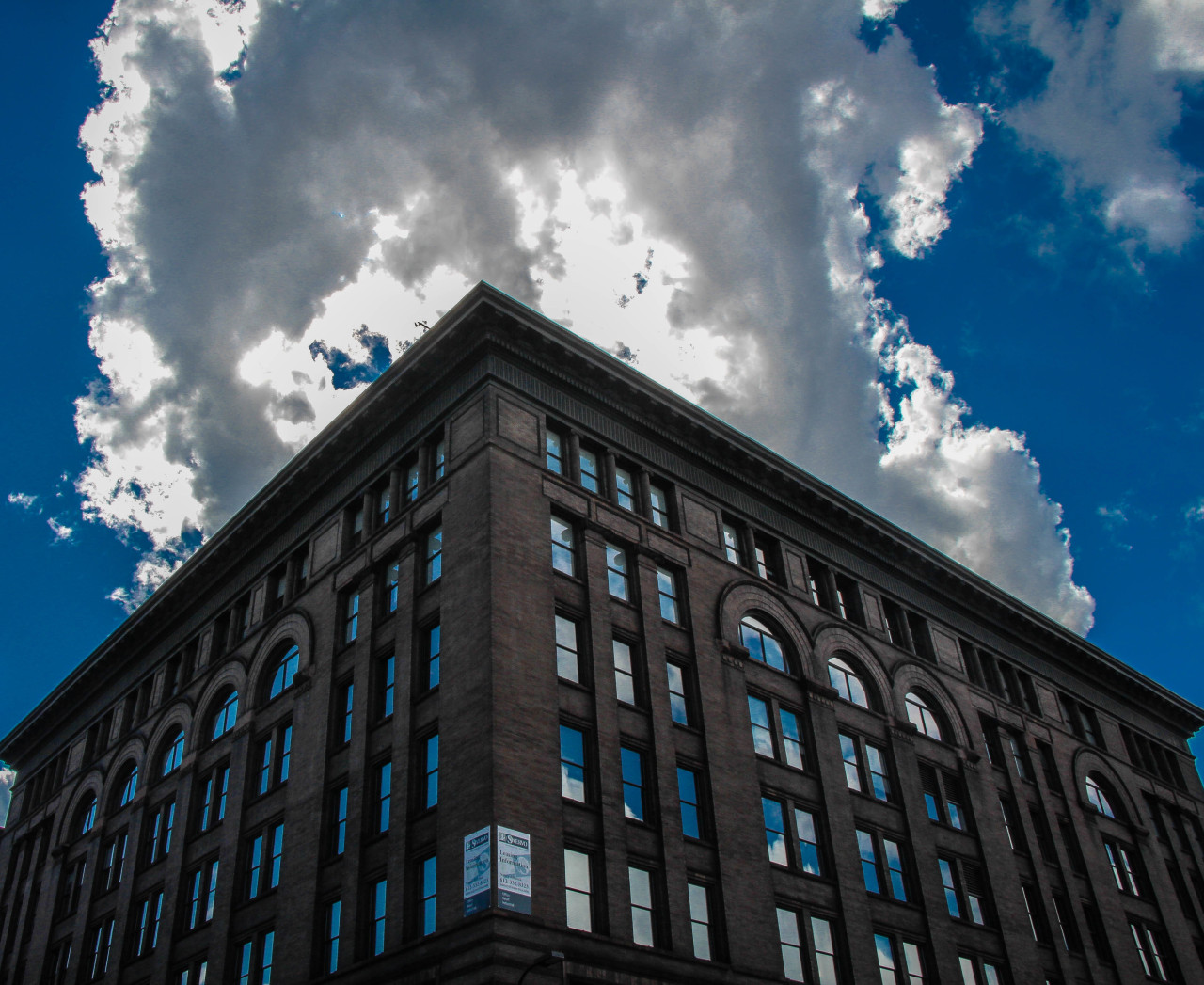 Summer sun light on first avenue venue & N 4th street