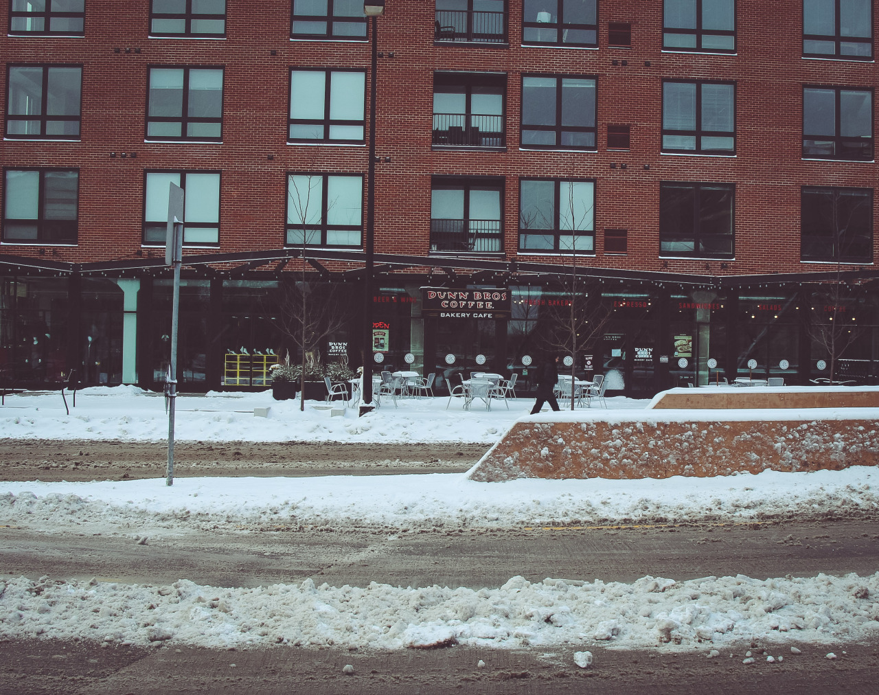 I forgot to bring my camera out with me yesterday during the “snowstorm” and missed a lot of good snow pics. But today I packed the ol’rig. We didn’t get too much snow around here so there wasn’t really a lot of awesome snow pics left.