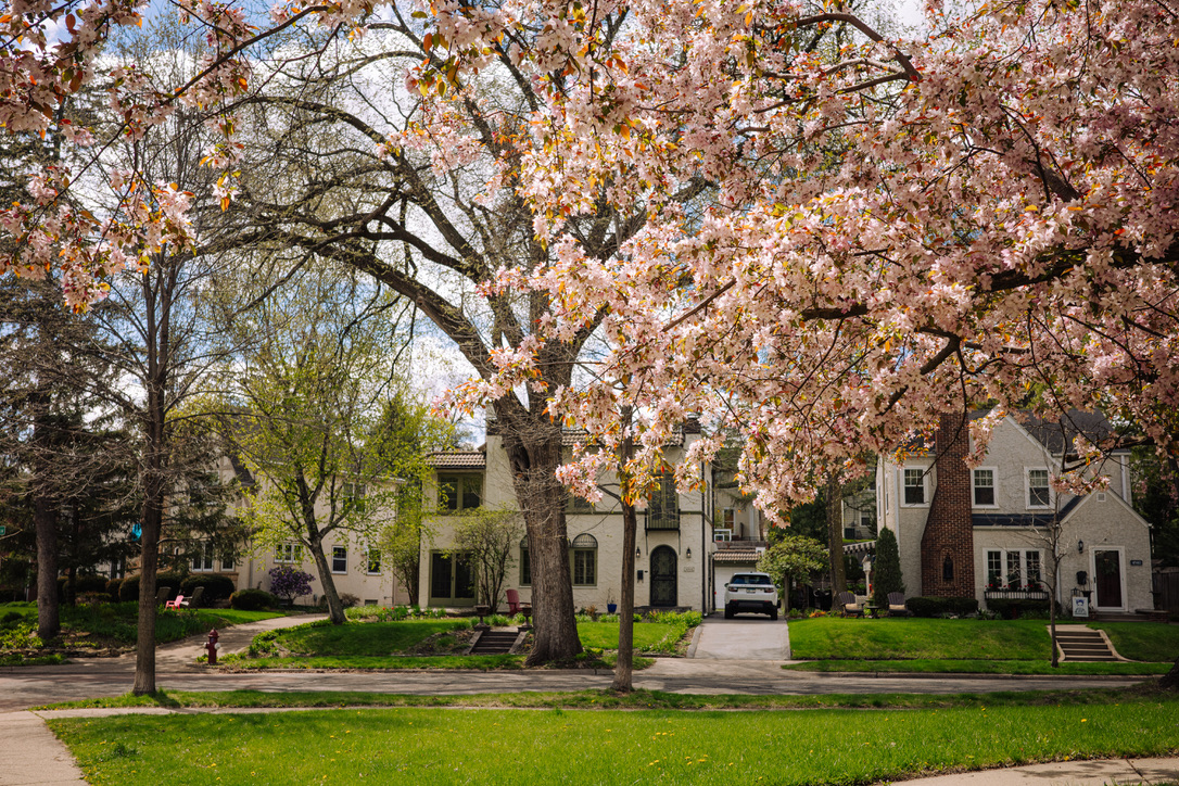Spring overhang